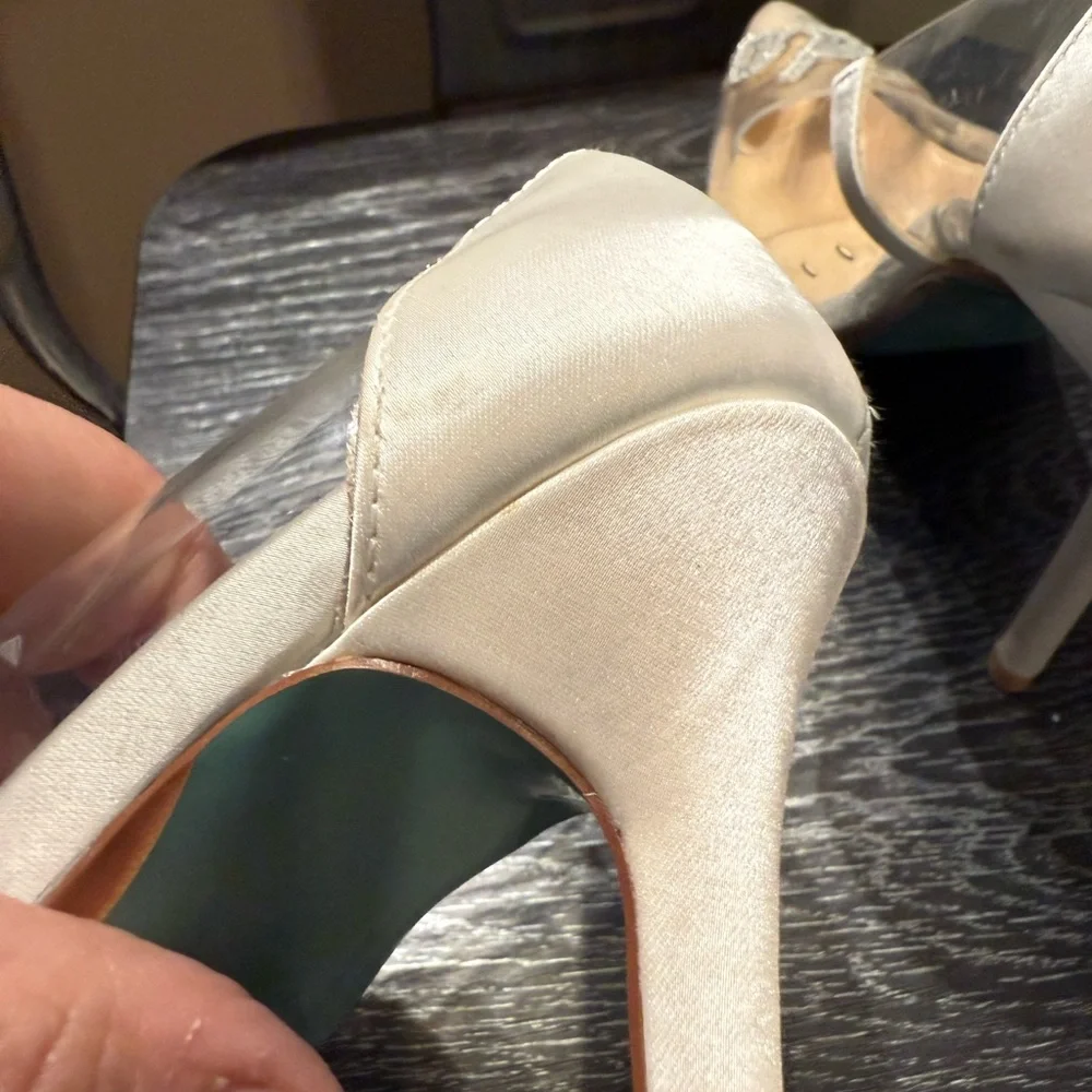 Betsey Johnson I Do  Clear Silver Heels - Picture 8 of 15